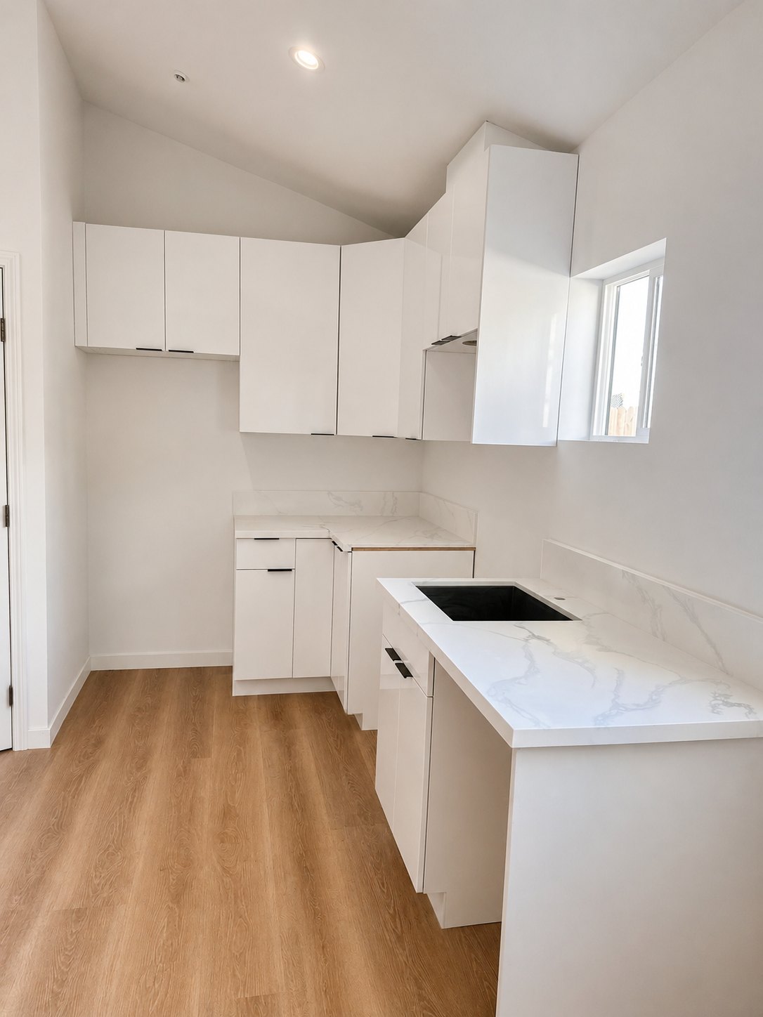 European style Oxford Glossy White kitchen cabinets